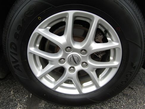 Used 2022 Chrysler Voyager LX FWD image 32