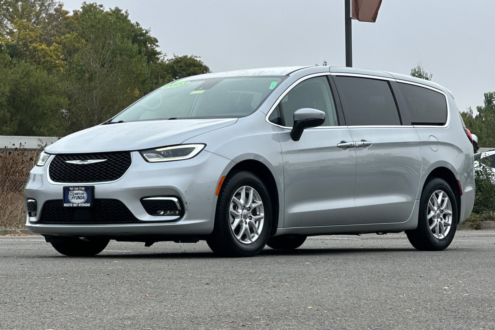 Used 2023 Chrysler Pacifica Touring-L FWD image 8