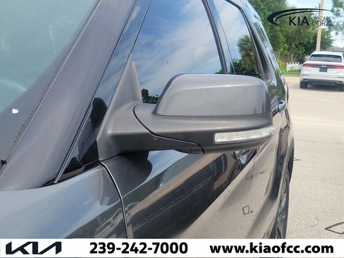 Used 2019 Ford Explorer XLT w/ Equipment Group 202A FWD image 7