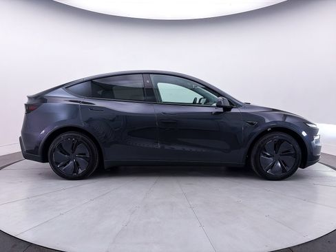 Used 2026 Tesla Model Y Long Range RWD image 38