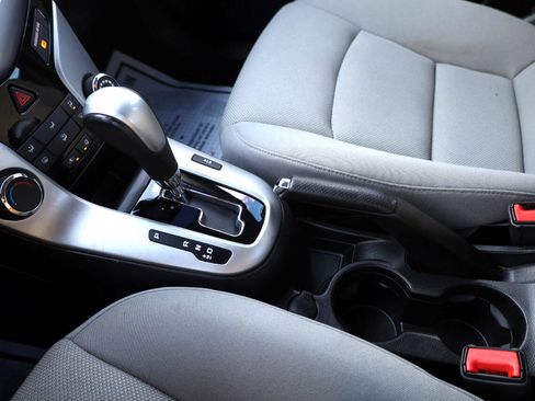 Used 2013 Chevrolet Cruze LT image 10
