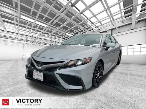 Used 2024 Toyota Camry SE image 7