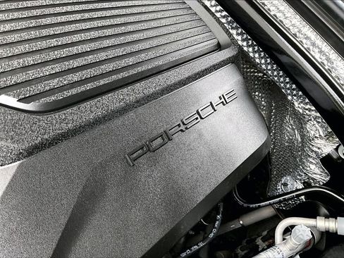 Used 2025 Porsche Macan AWD/4WD image 34