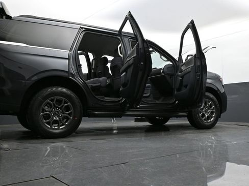 New 2025 Ford Expedition Active image 35