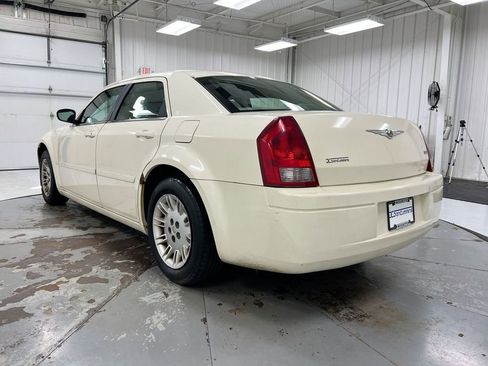 Used 2006 Chrysler 300 RWD image 4