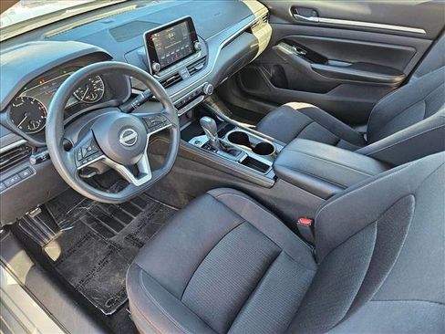 Used 2023 Nissan Altima 2.5 SV image 9
