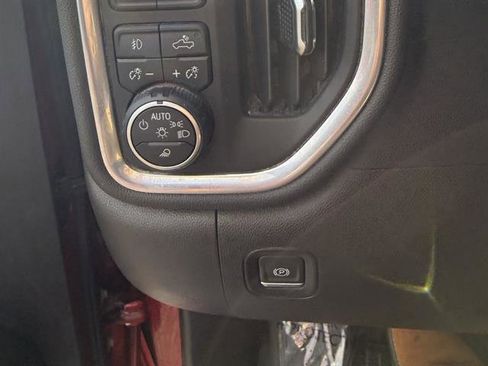 Used 2021 Chevrolet Silverado 1500 LTZ w/ Z71 Off-Road Package image 34