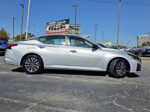 Used 2024 Nissan Altima 2.5 SV image 34