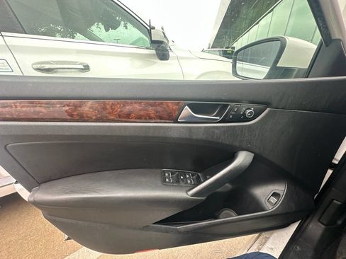 Used 2013 Volkswagen Passat TDI SEL Premium FWD image 7