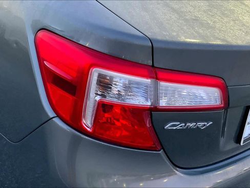 Used 2014 Toyota Camry LE image 27