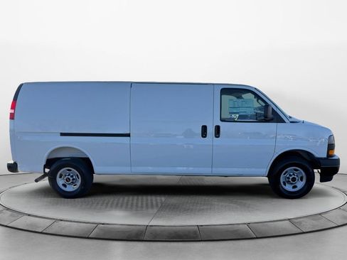 New 2025 GMC Savana 3500 Extended w/ Driver Convenience Package RWD image 4