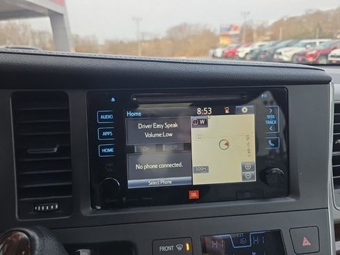 Used 2016 Toyota Sienna Limited Premium image 25