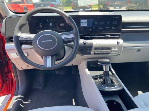 Used 2025 Hyundai Kona SEL AWD/4WD image 13