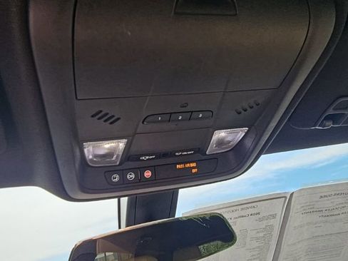 Used 2018 Cadillac XT5 FWD image 20