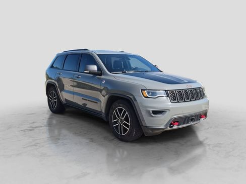Used 2021 Jeep Grand Cherokee Trailhawk w/ Trailhawk Luxury Group AWD/4WD image 2
