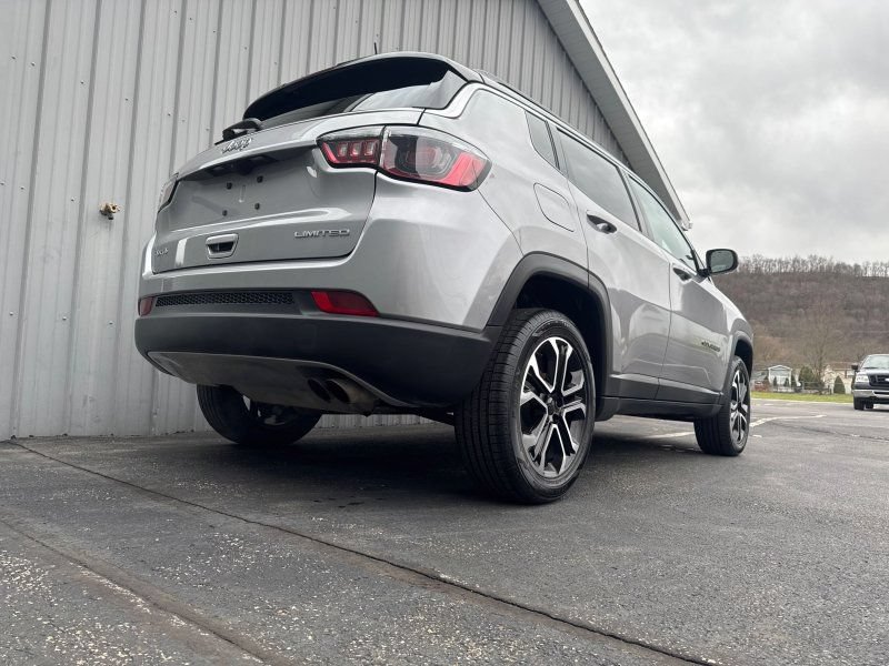 Used 2022 Jeep Compass Limited AWD/4WD image 8