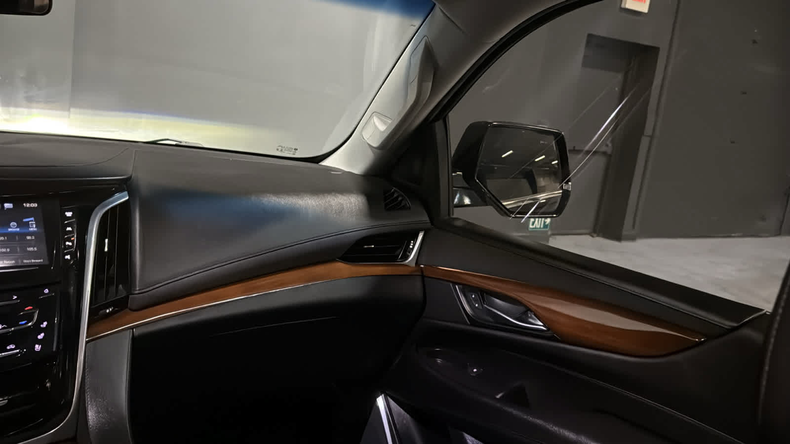Used 2019 Cadillac Escalade Luxury AWD/4WD image 25