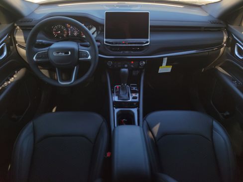 New 2026 Jeep Compass Latitude image 10