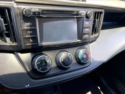 Used 2016 Toyota RAV4 LE FWD image 31