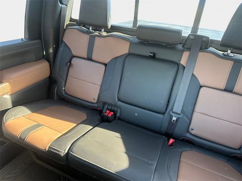 Used 2023 Chevrolet Silverado 2500 High Country w/ Technology Package image 9