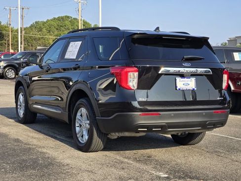 Used 2024 Ford Explorer XLT AWD/4WD image 5