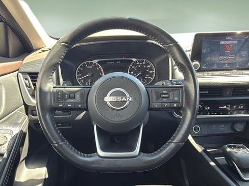 Used 2023 Nissan Rogue SV w/ SV Premium B Package image 9