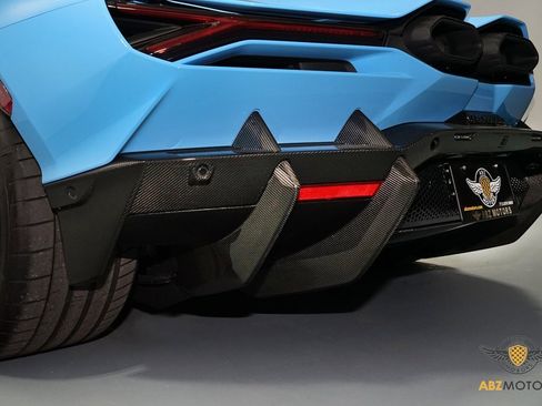 Used 2025 Lamborghini Revuelto image 11