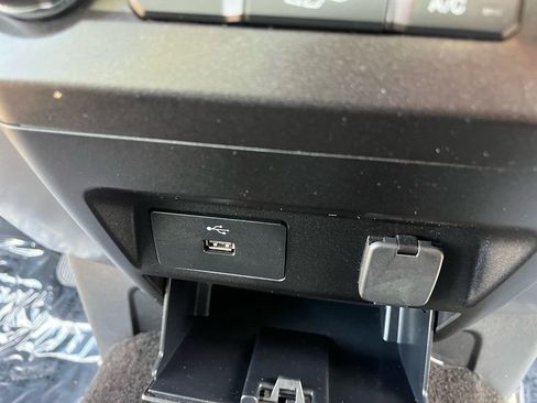 Used 2018 Ford F150 XLT image 22