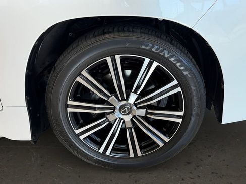 Used 2019 Lexus LX 570 4WD w/ Luxury Package image 26