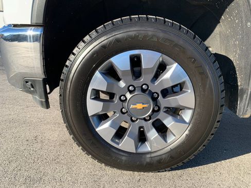 Used 2023 Chevrolet Silverado 2500 LT image 29