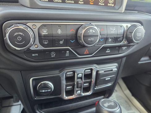 Used 2023 Jeep Wrangler Unlimited Sahara AWD/4WD image 21
