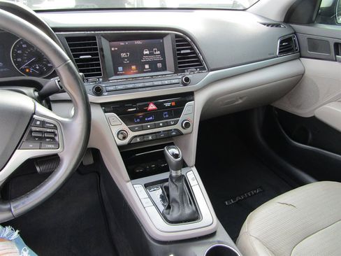 Used 2017 Hyundai Elantra Limited image 12