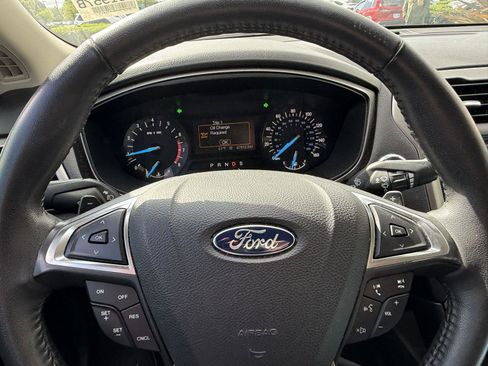 Used 2017 Ford Fusion SE FWD image 17