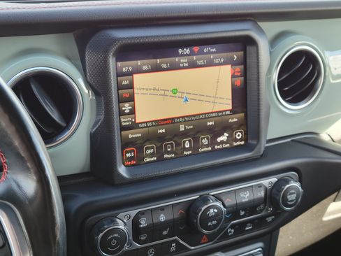 Used 2023 Jeep Wrangler Unlimited Rubicon w/ LED Lighting Group AWD/4WD image 13