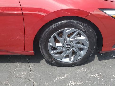 Used 2024 Hyundai Elantra SEL FWD image 6