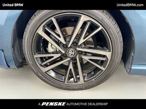 Used 2025 Toyota Camry XSE FWD image 2