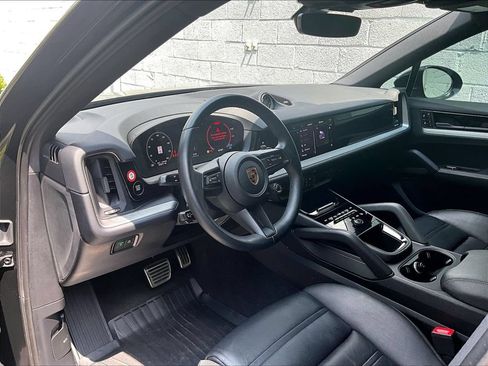 Certified 2024 Porsche Cayenne S AWD/4WD image 4