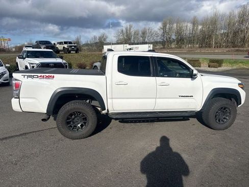 Used 2021 Toyota Tacoma TRD Off-Road w/ Technology Package image 2