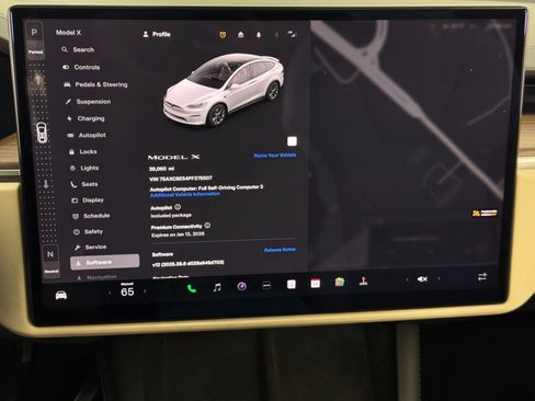 Used 2023 Tesla Model X Standard Range image 29