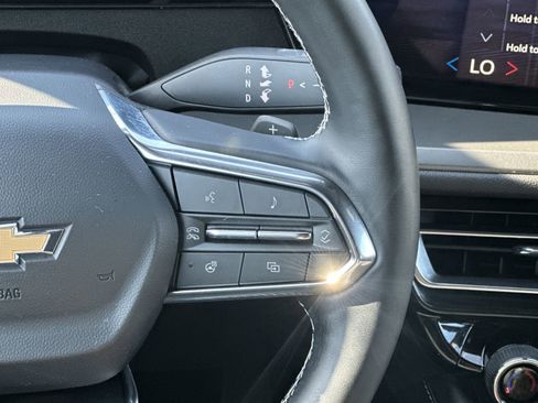 Used 2025 Chevrolet Traverse LT image 21