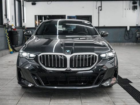 Used 2026 BMW 530i xDrive AWD/4WD image 2
