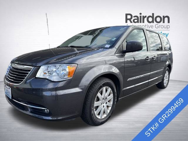 Used 2016 Chrysler Town & Country Touring FWD image 3