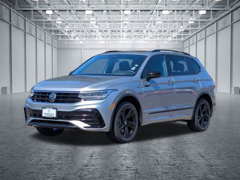 Used 2023 Volkswagen Tiguan SE R-Line AWD/4WD image 9