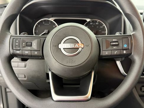 Used 2024 Nissan Rogue SV FWD image 9