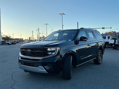 Used 2025 Ford Expedition Platinum image 2