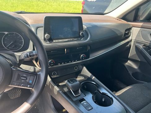 Used 2023 Nissan Rogue SV FWD image 6
