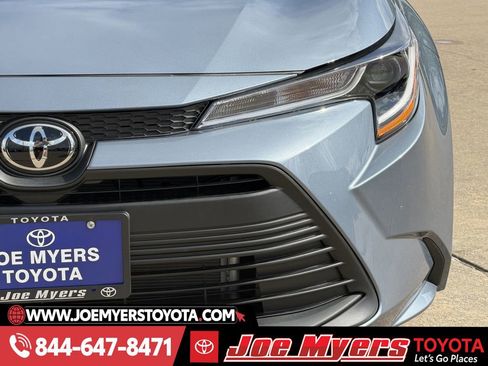 Used 2026 Toyota Corolla LE image 4