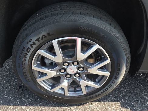 Used 2023 GMC Acadia SLT w/ LPO, Floor Liner Package AWD/4WD image 19