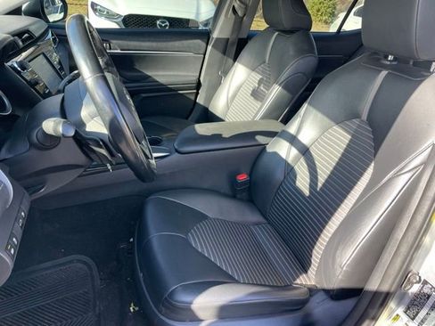 Used 2018 Toyota Camry L image 6