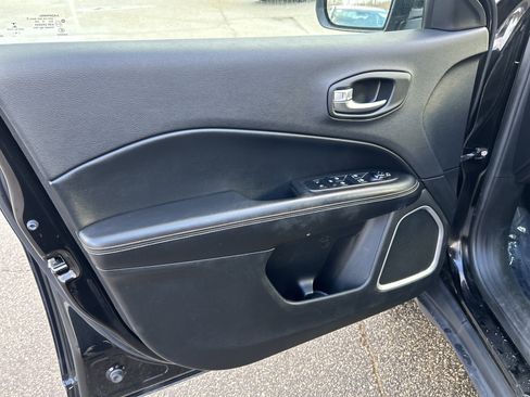 Used 2019 Jeep Compass Latitude w/ Popular Equipment Group image 15